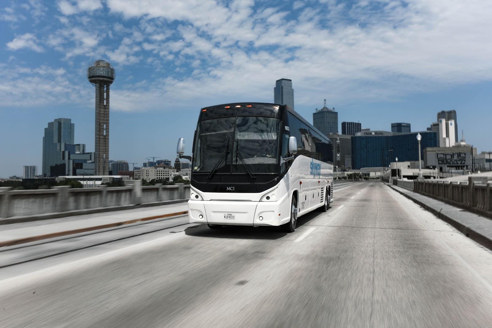 Rent a Charter Bus for Your Team in Dallas, TX: A Guide for Sports Travel Coordinators