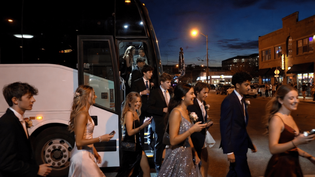 Making Prom Night Memorable With the Right Experience on the Bus